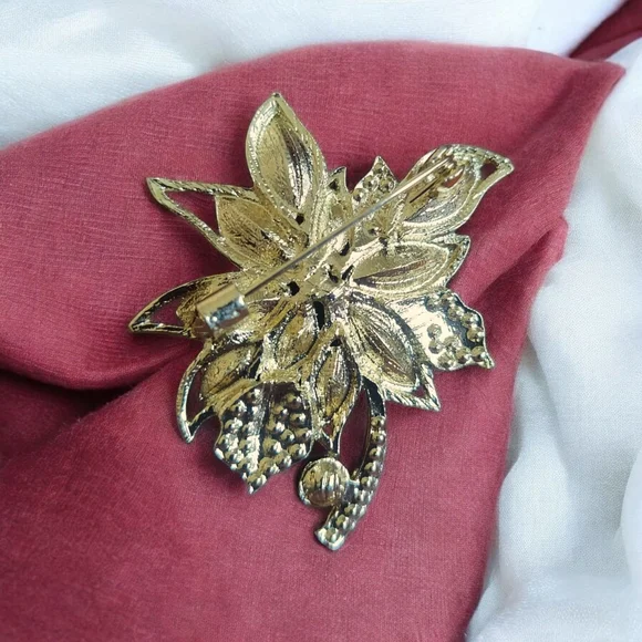 Elegant Blue and Gold Floral Brooch - Picture 3 of 3